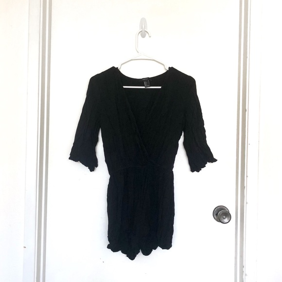 ⭐️5 for $25⭐️ Forever 21 Black Low V-Neck Romper - Picture 1 of 5